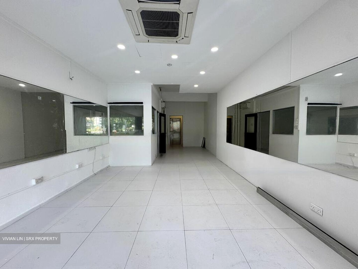 Crawford Lane (D7), Retail #481179171